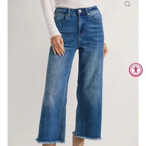 Risen Crop Raw Hem Wideleg Jeans